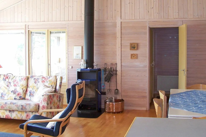 Room 4 of 7