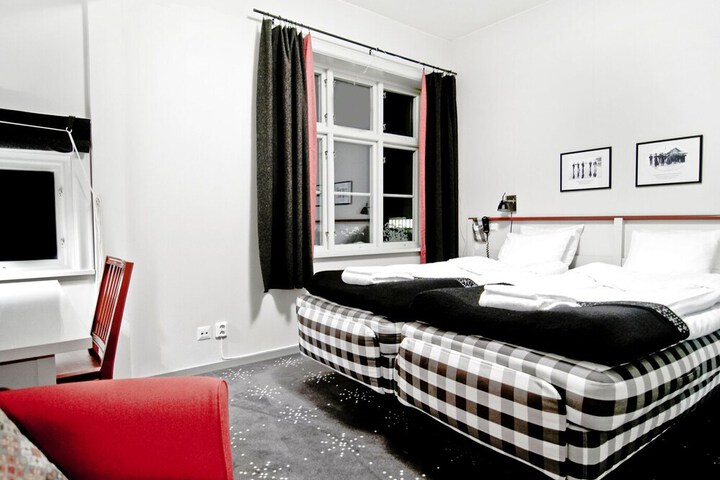 Room 3 of 11