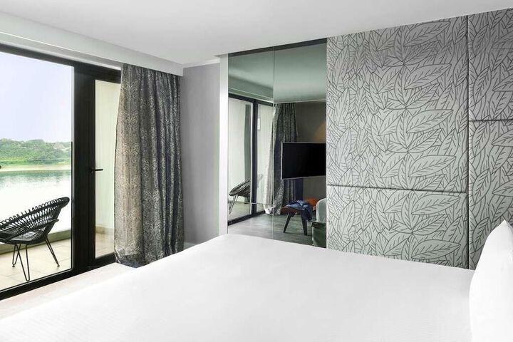 Room 32 of 121