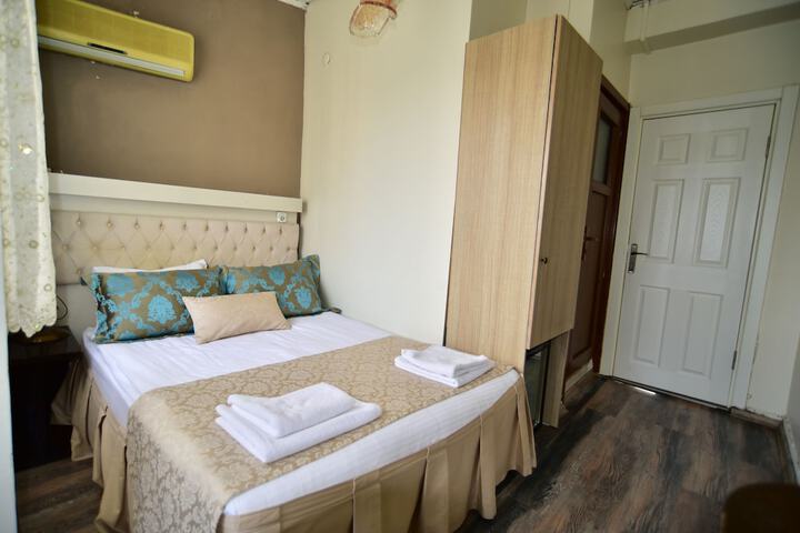 Room 16 of 38