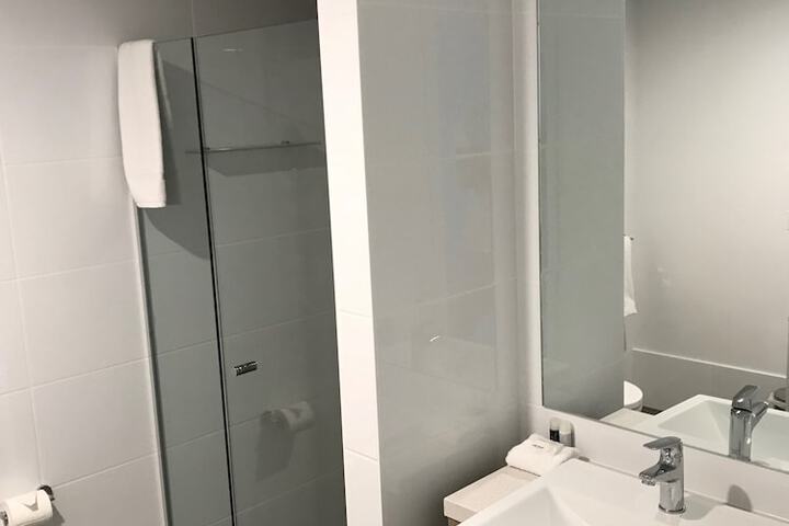 Room 16 of 33