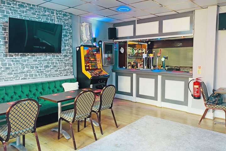 Lounge 36 of 41