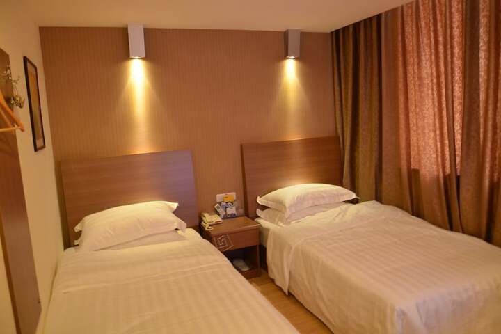 Room 4 of 6