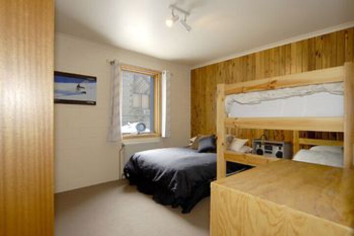 Room 5 of 12