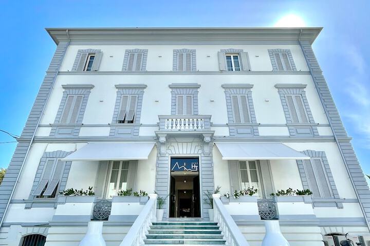 Hotel Tirreno in Massa