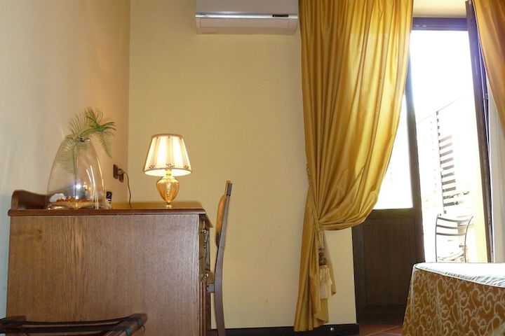Room 19 of 38