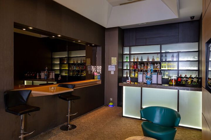 Lounge 185 of 204
