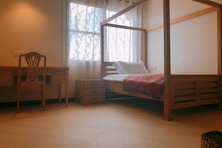 Room 9 of 32