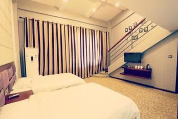 Room 17 of 32