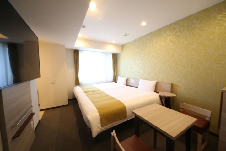 Room 4 of 28
