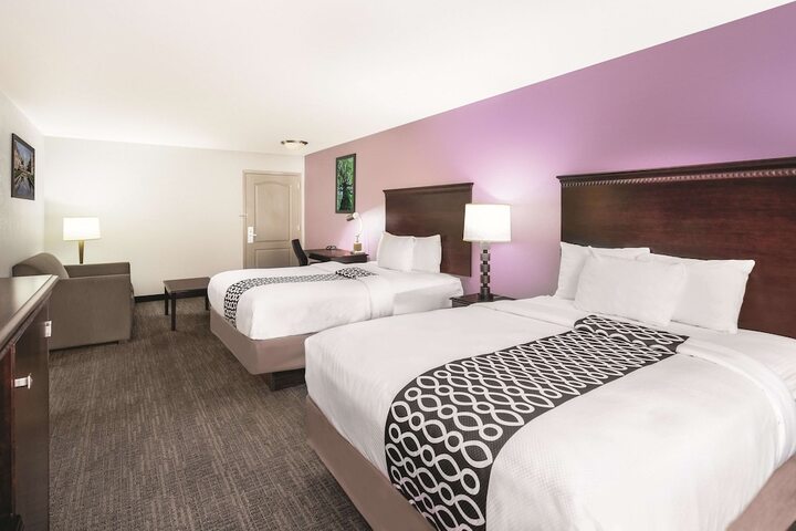 2 Queen Beds Accessible (3 of 5)