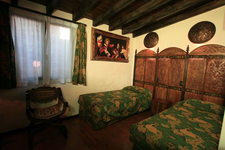 Room 4 of 41