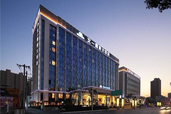 Exterior of Days Hotel Wenyi Anhui