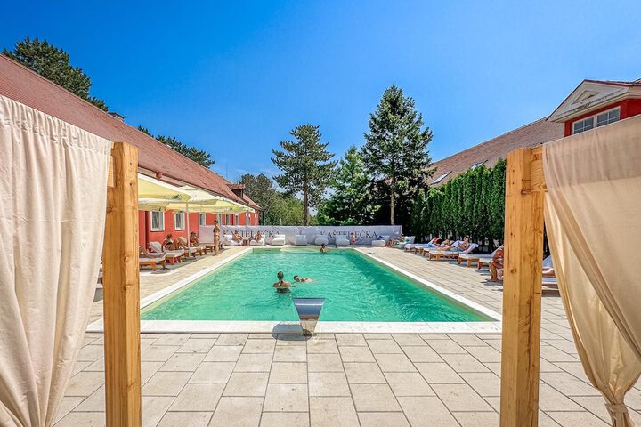 Pool 16 of 36