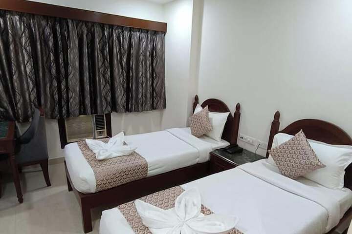 Room 11 of 28