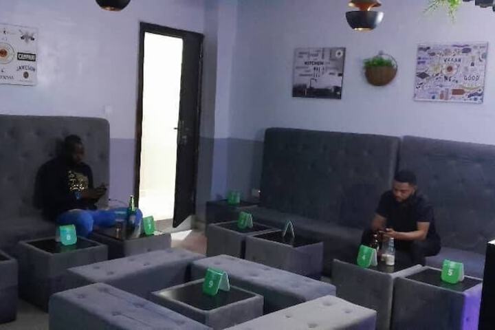 Lounge 36 of 42