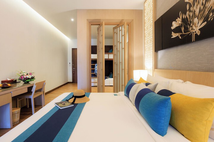 Room 33 of 106