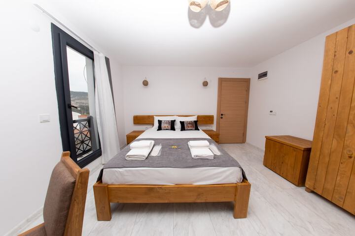 Room 10 of 17