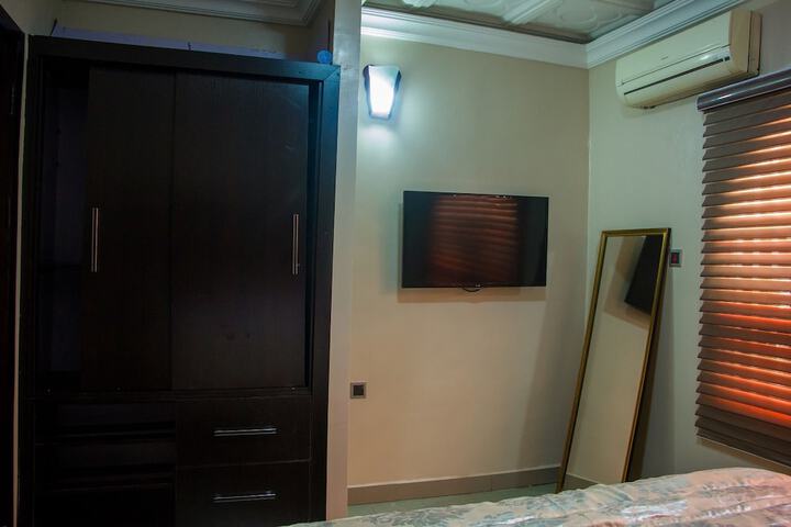 Room 16 of 38