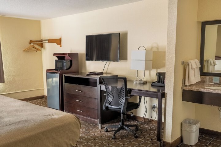 Room 16 of 60