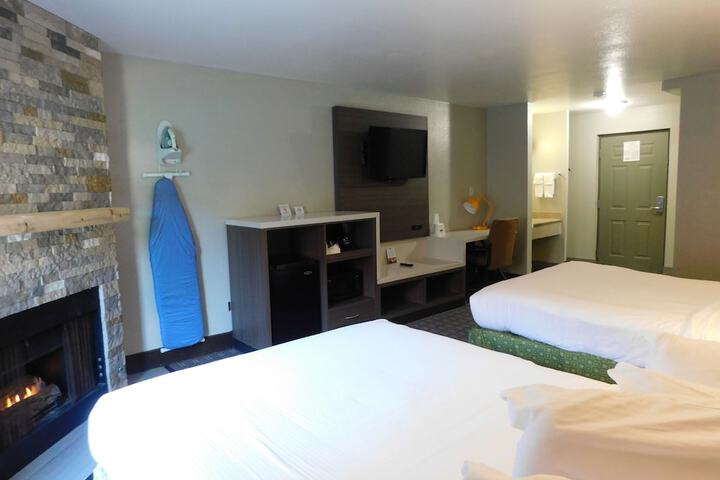 2 Queen Beds Deluxe Room (4 of 41)