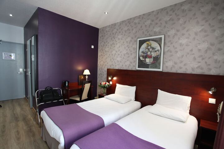 Room 10 of 37
