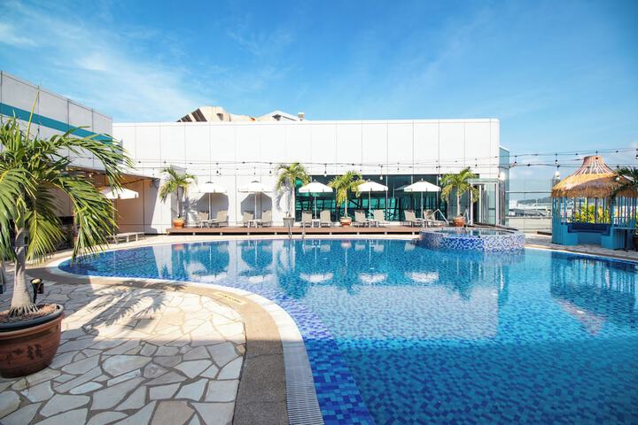 Hotel Pool
