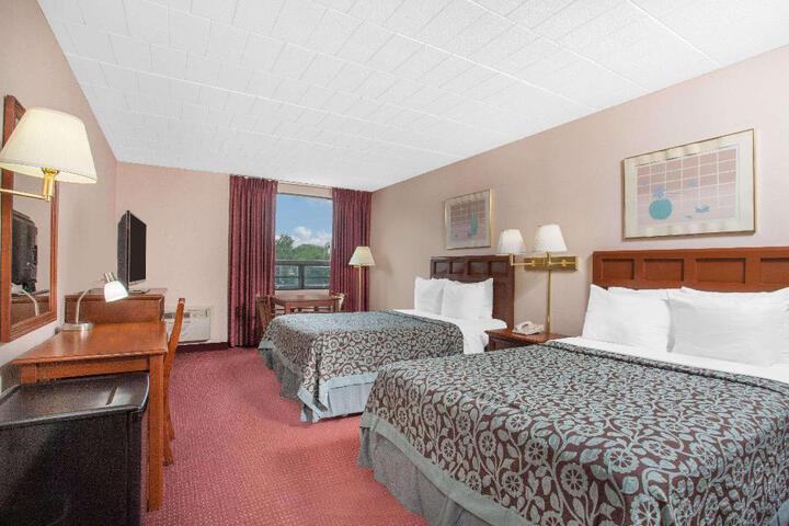 2 Double Beds (1 of 10)