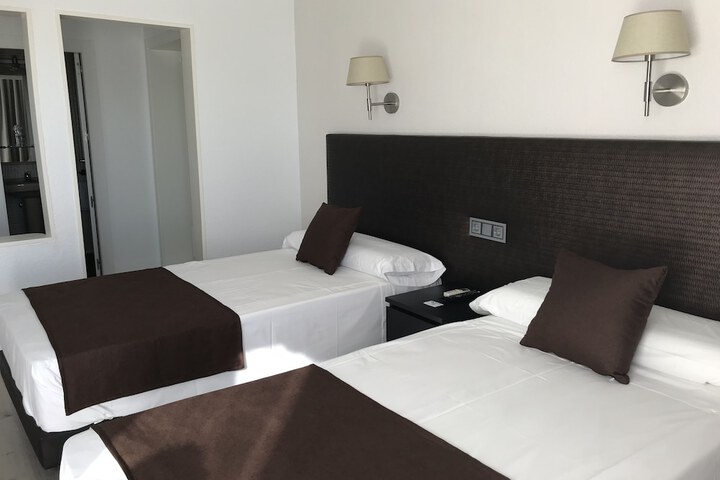 Room 16 of 34