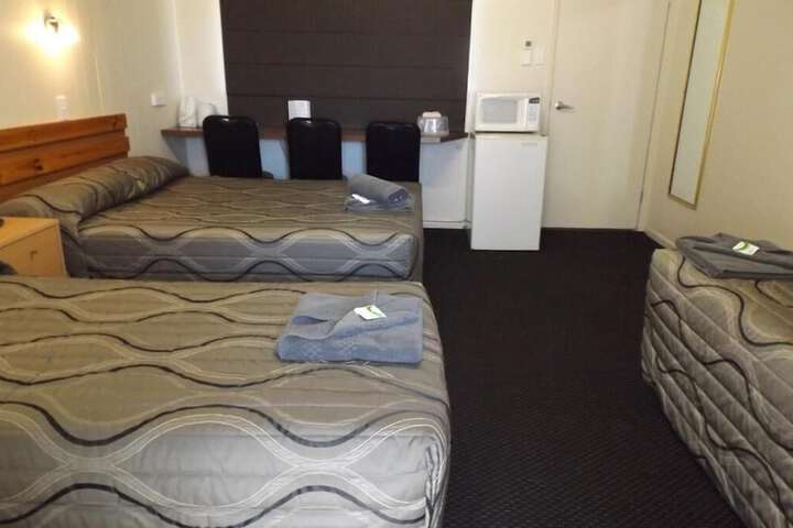 Room 6 of 13