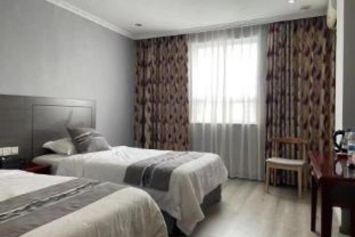Room 4 of 6