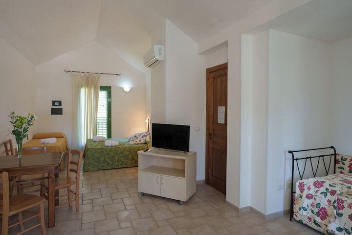 Room 5 of 11