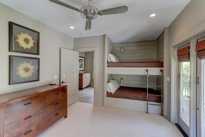 Room 8 of 38