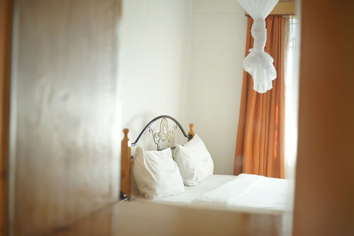 Room 4 of 32