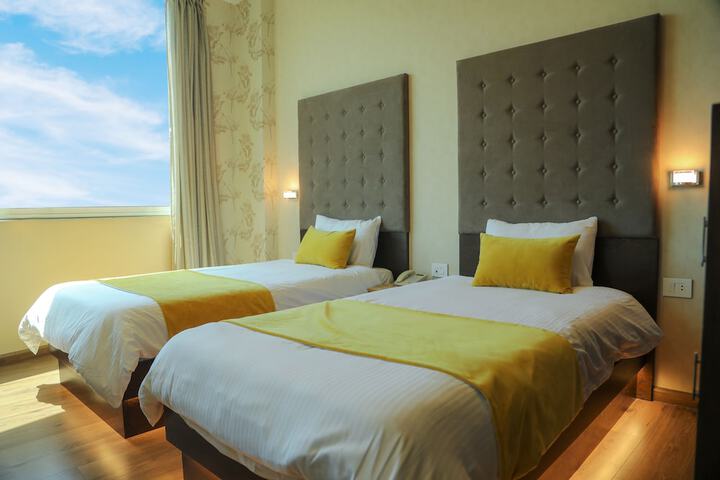 Room 4 of 20