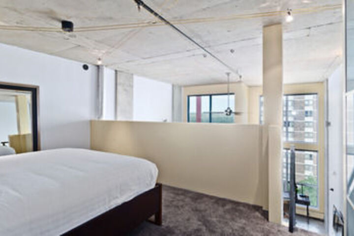 Room 10 of 20
