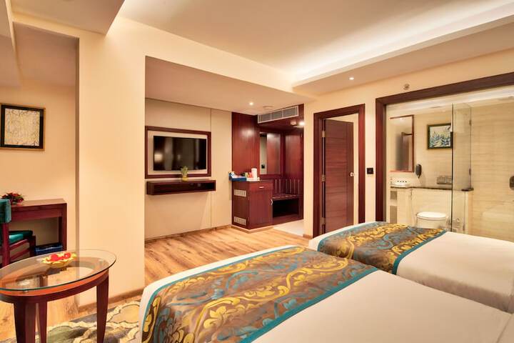 Room 10 of 35