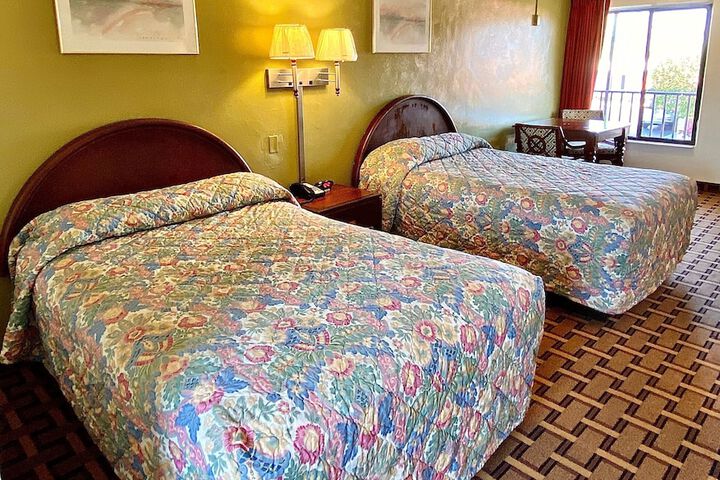 2 Double Beds Kitchenette (1 of 10)