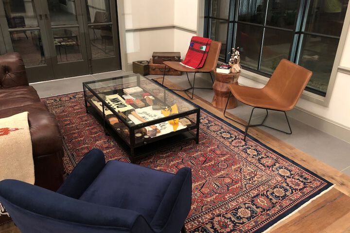 Lobby lounge