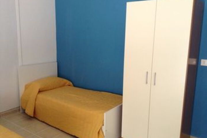 Room 4 of 9