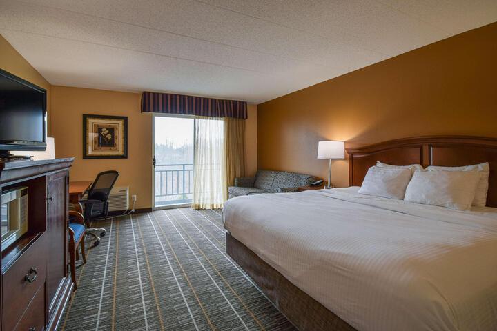 1 King Bed (16 of 17)