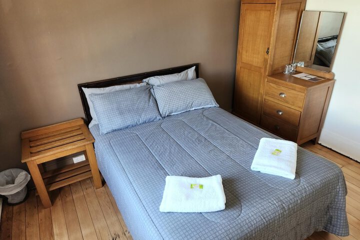 Room 3 of 16