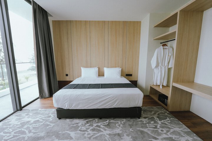 Room 16 of 33