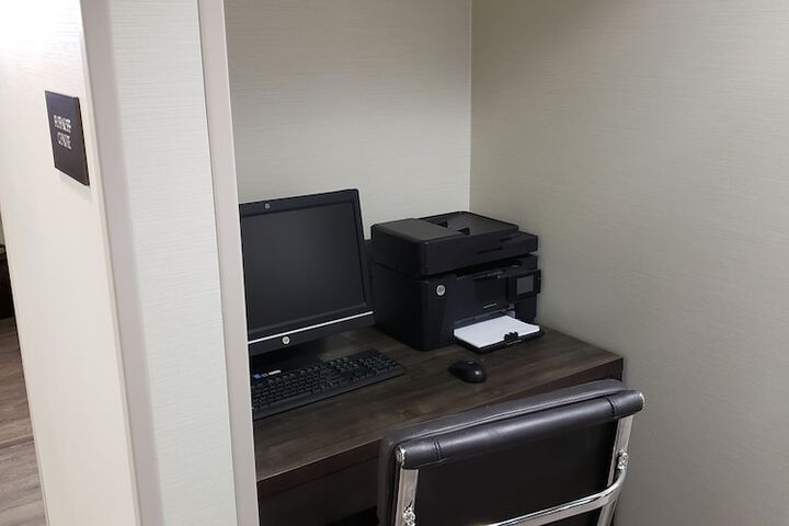 Business Center 93 of 104
