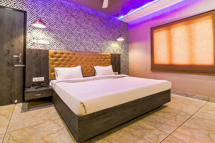 Room 10 of 29