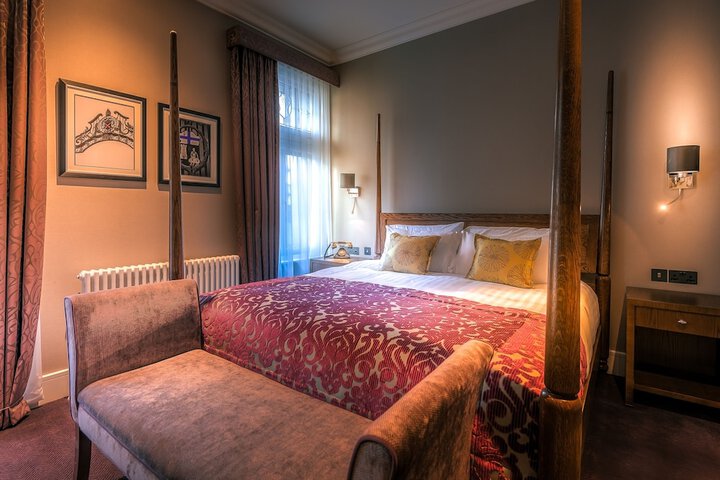 Room 6 of 52