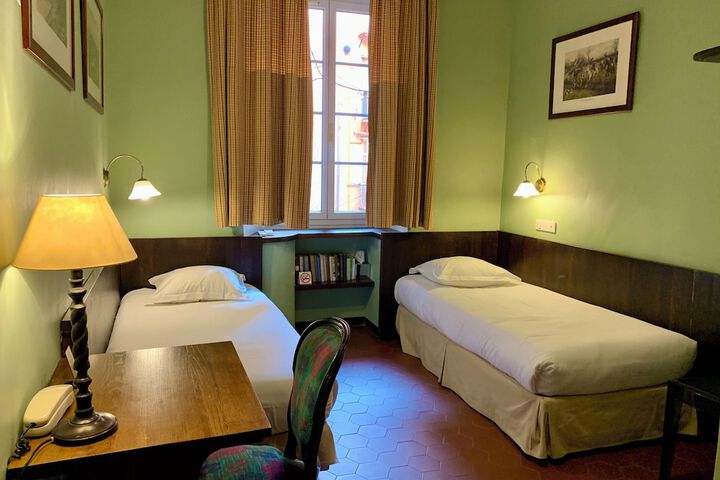 Room 52 of 107