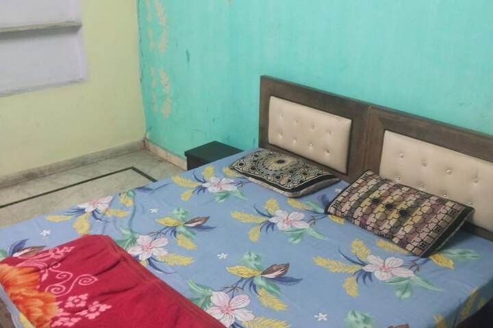Room 6 of 15