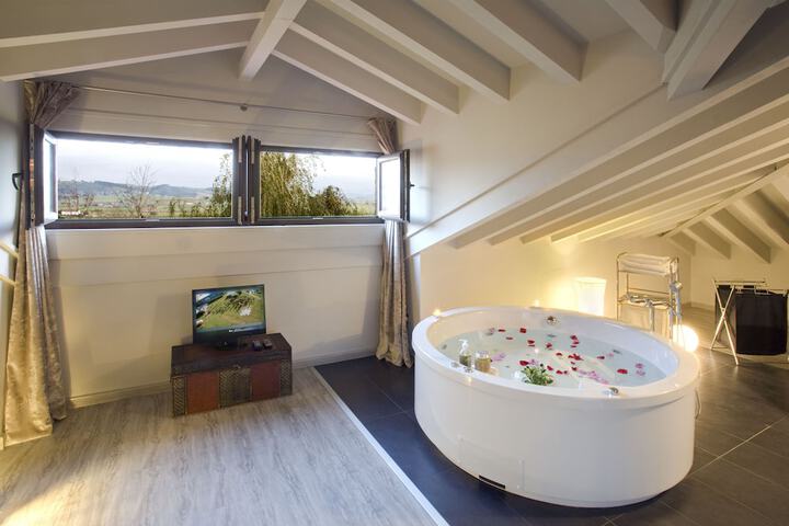 Room 6 of 14