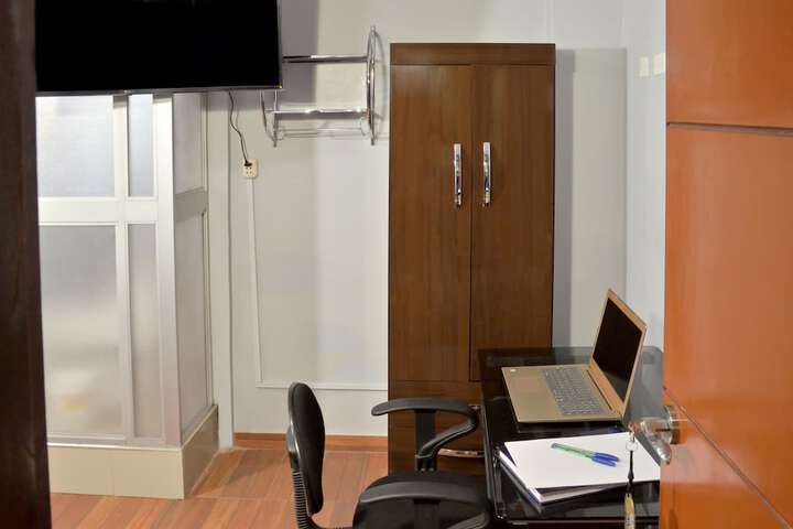 Room 33 of 61